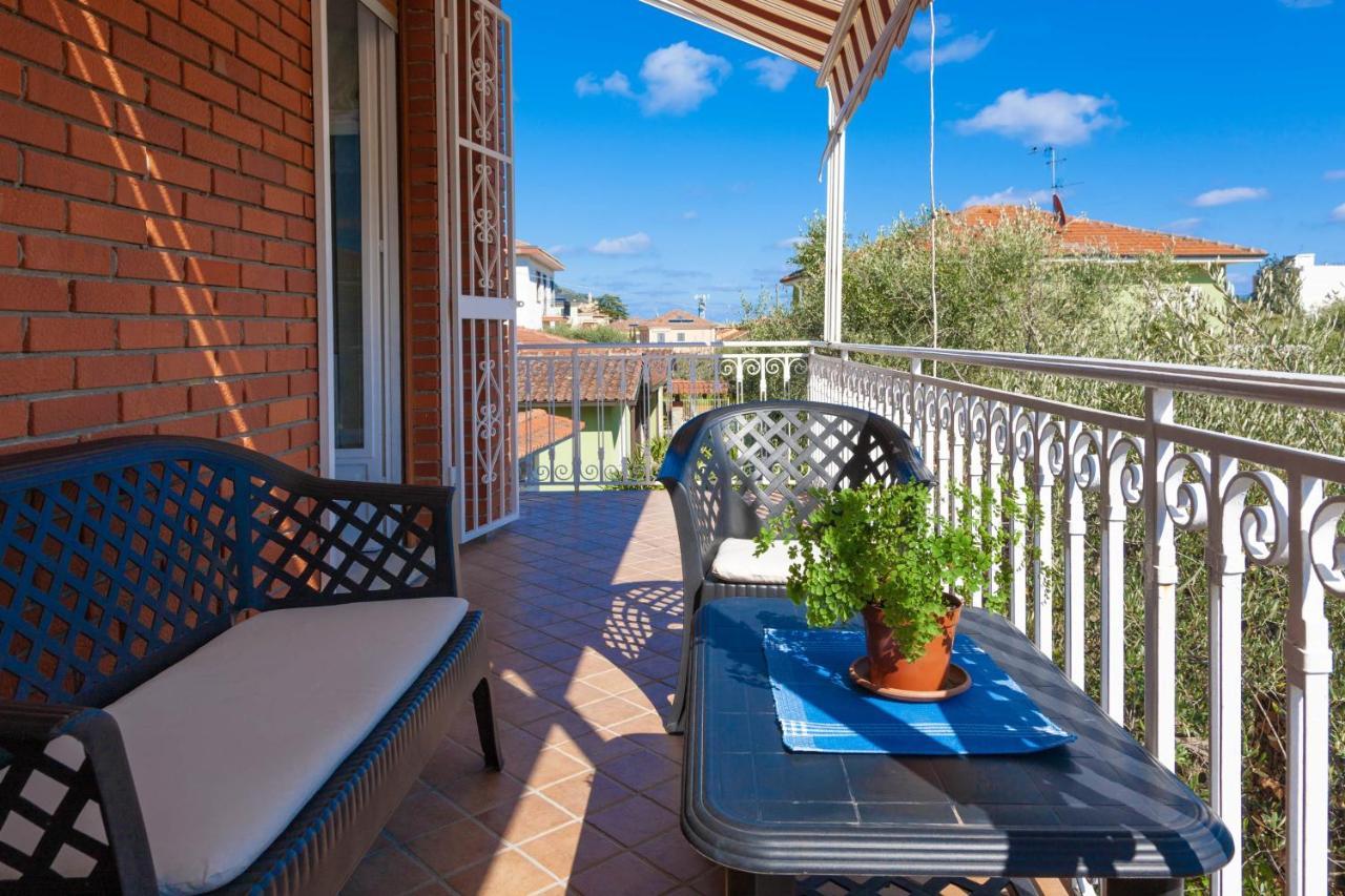 Villa La Rodina Diano Marina Luaran gambar